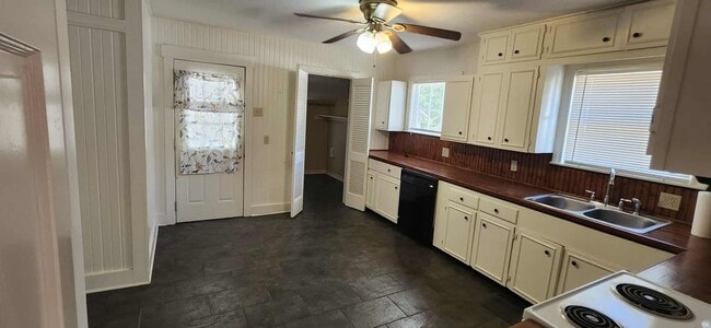 Building Photo - 409 Sunny Ln