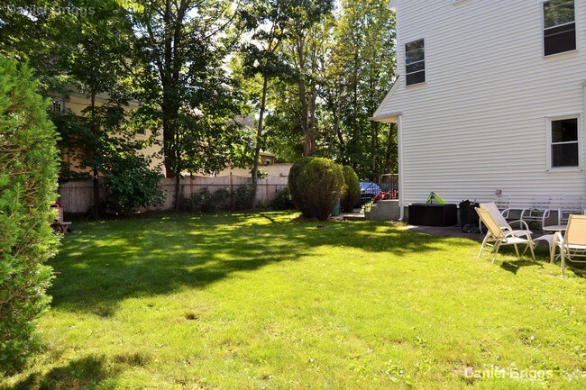 Building Photo - 522 Watertown St
