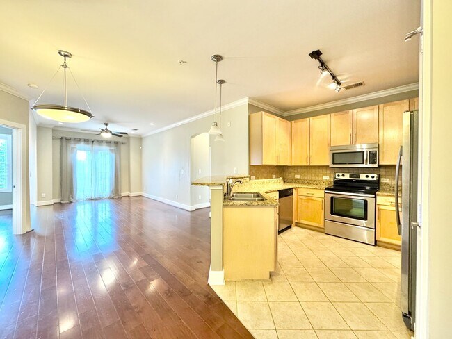 Building Photo - 2 Bedroom in Winstead Commons! Convenient to Lawndale Dr, Battleground Ave, and More!