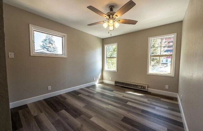 Foto del edificio - 1449 Hillside Dr