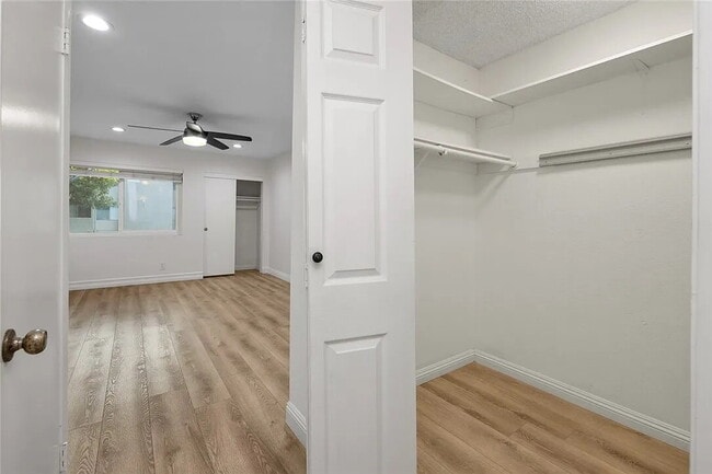 Foto del edificio - "Charming 1-Bedroom Furnished Retreat with...