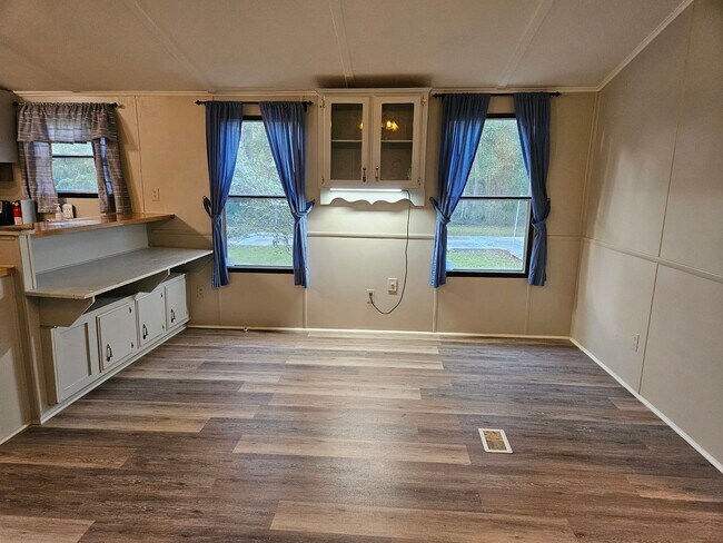 Foto del edificio - 14655 Lucien St