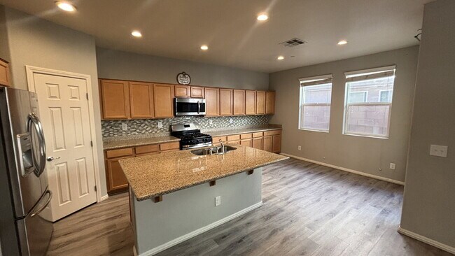 Foto del edificio - 4 Bed, 3 Bath