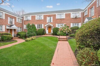 Building Photo - 42 Nathan Hale Dr