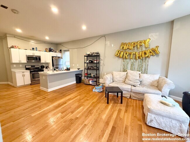 Foto del edificio - 301-305 Dudley St. Unit 3