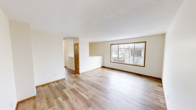 Building Photo - 9318 C-93106 106 Ave.