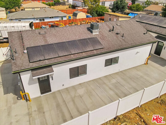 Foto del edificio - 11108 Norris Ave