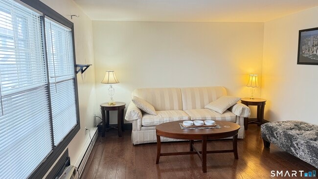 Foto del edificio - 646 Howe Ave