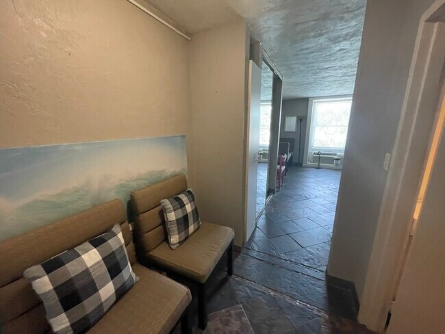 Building Photo - 224 E Garden St # 210 - Carlton Palms Condos