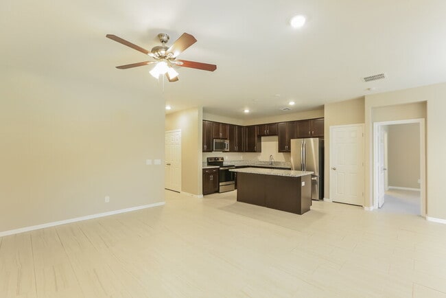 Building Photo - 8828 S 41ST Dr