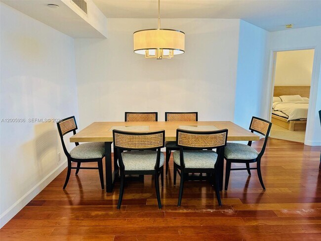 Building Photo - 19101 NE 36th Pl