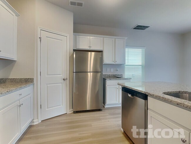 Foto del edificio - 6432 Lowe Ln