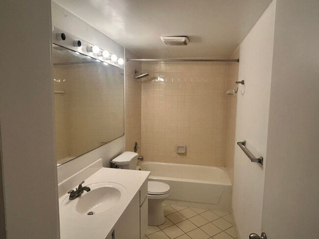 Building Photo - Annual Rental in West Palm Beach