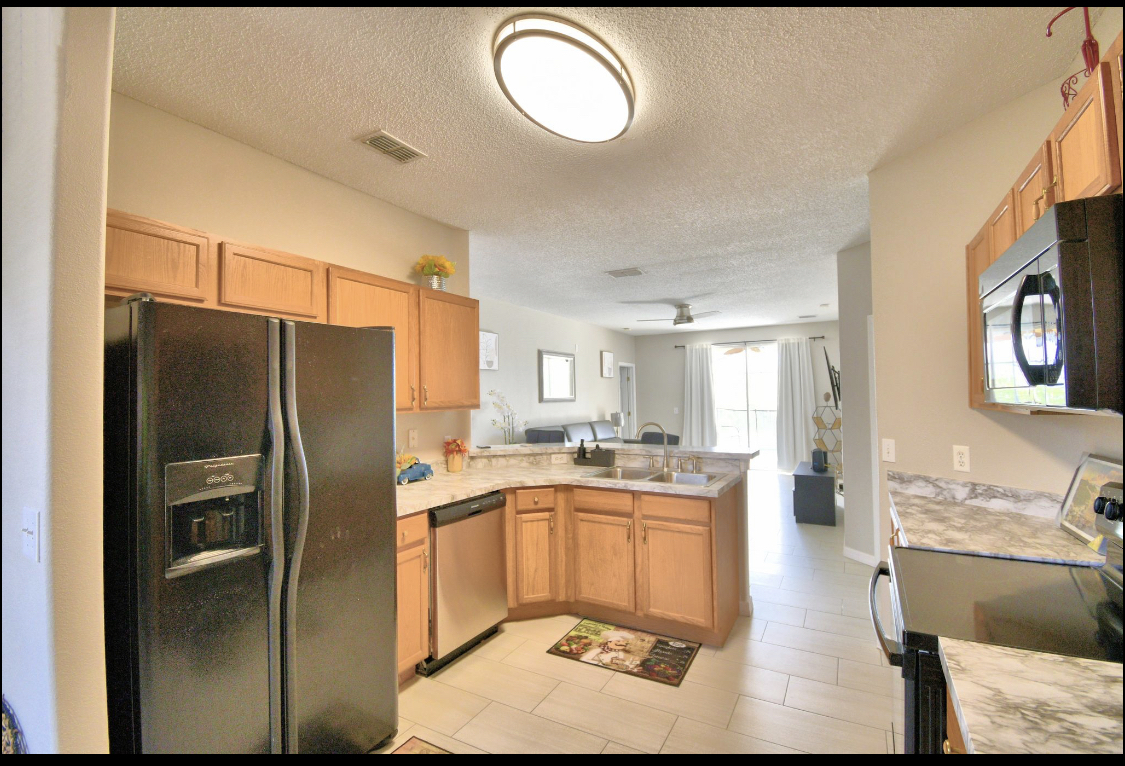 Kitchen area - 819 Knollwood Dr