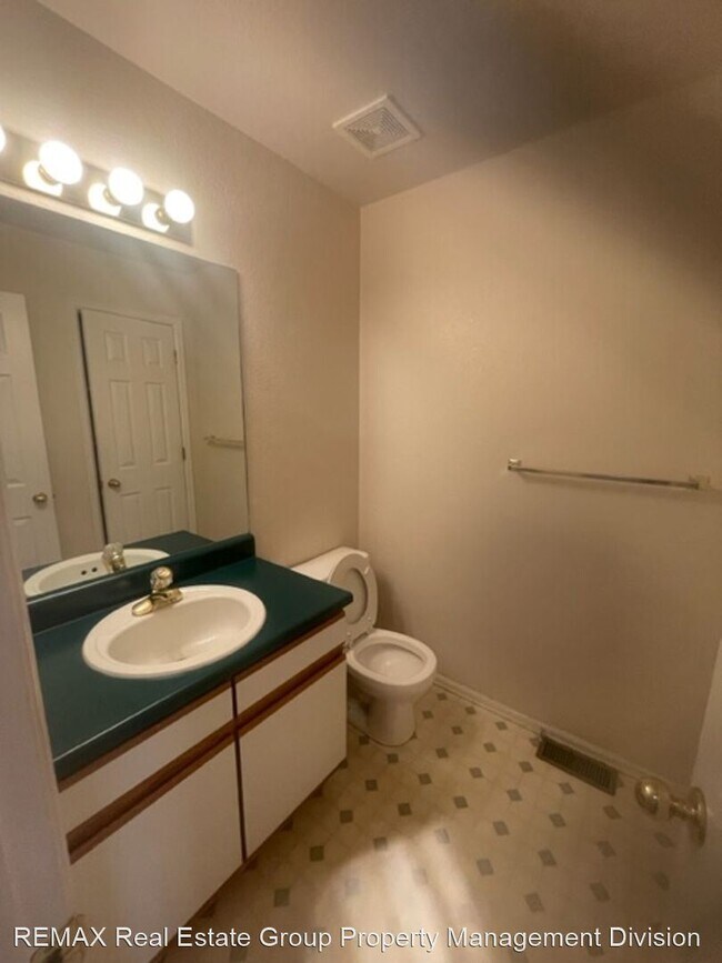 Building Photo - 3 br, 2.5 bath House - 6969 Yellowpine Drive