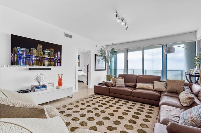Building Photo - 2627 S Bayshore Dr