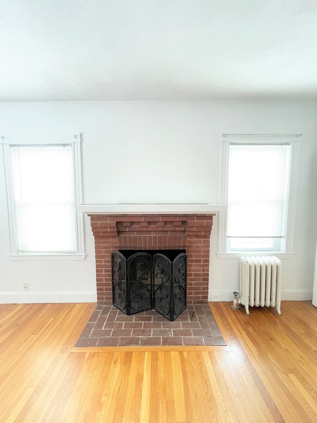 Building Photo - 557 Hancock St