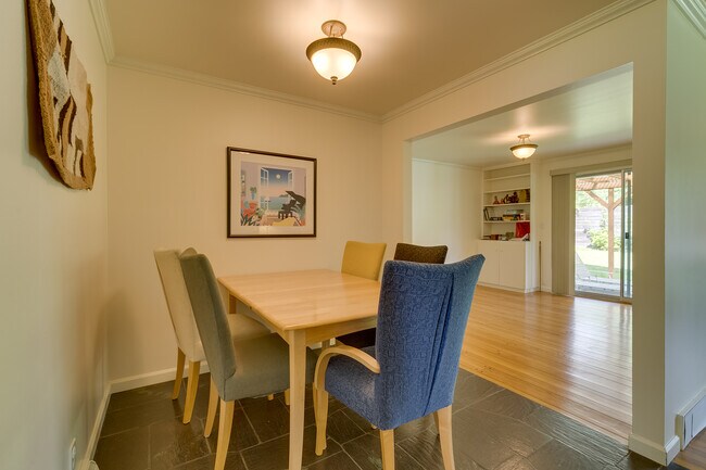Foto del edificio - Mercer Island Rambler Available 2/1!