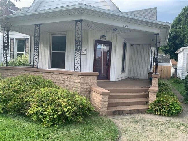 Building Photo - 3 br, 2 bath House - 445 Elm St (M-011)