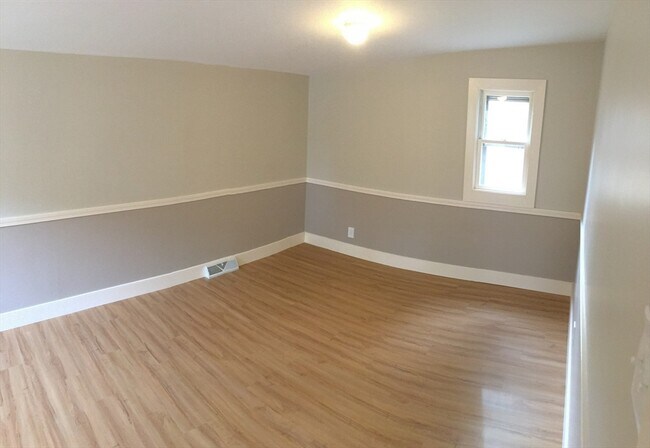 Building Photo - 13 Hemlock Rd