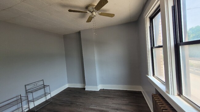 Building Photo - 3347 W Carson St
