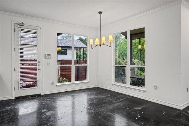 Foto del edificio - 2947 Moss St