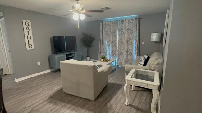 Living area - 414 Rio Grande Ct