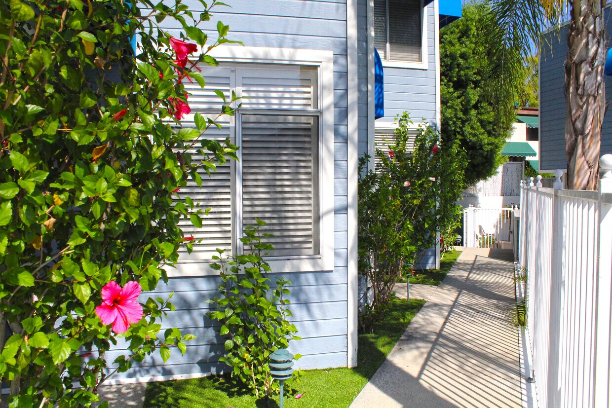Primary Photo - 3075 Foothill Blvd