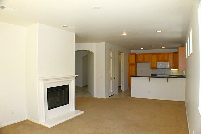 Building Photo - Resort Style Living In Lovely Solera Oaks.