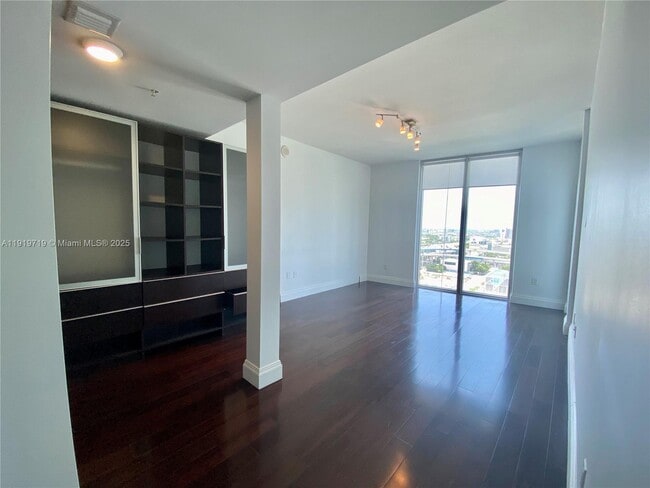 Foto del edificio - 185 SW 7th St