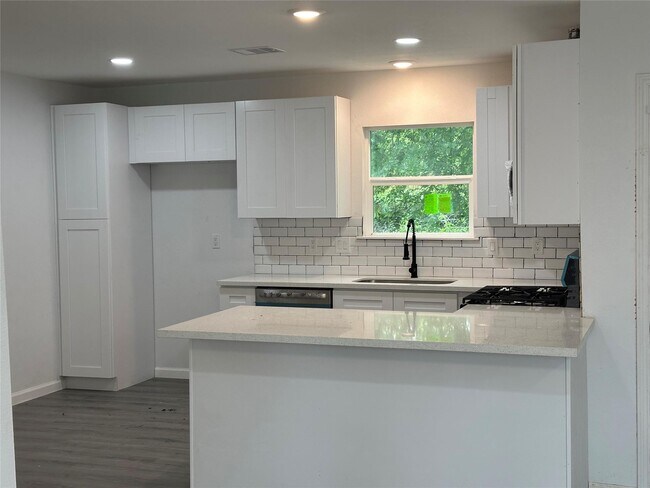 Foto del edificio - 5962 Belcrest St