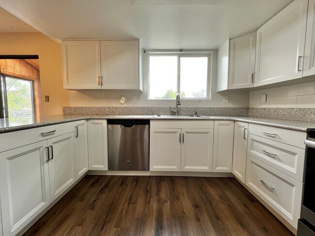 Foto del edificio - 3 Bedroom 1.5 Bathroom House in