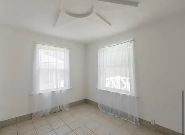 Building Photo - 112 White Ave