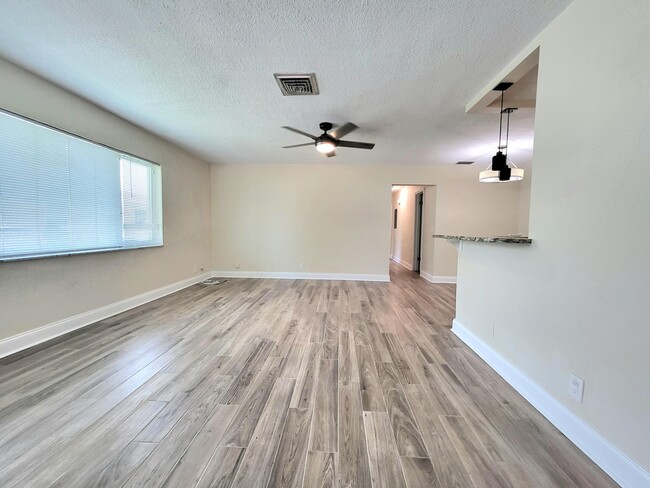 Building Photo - 3101 Albatross Rd