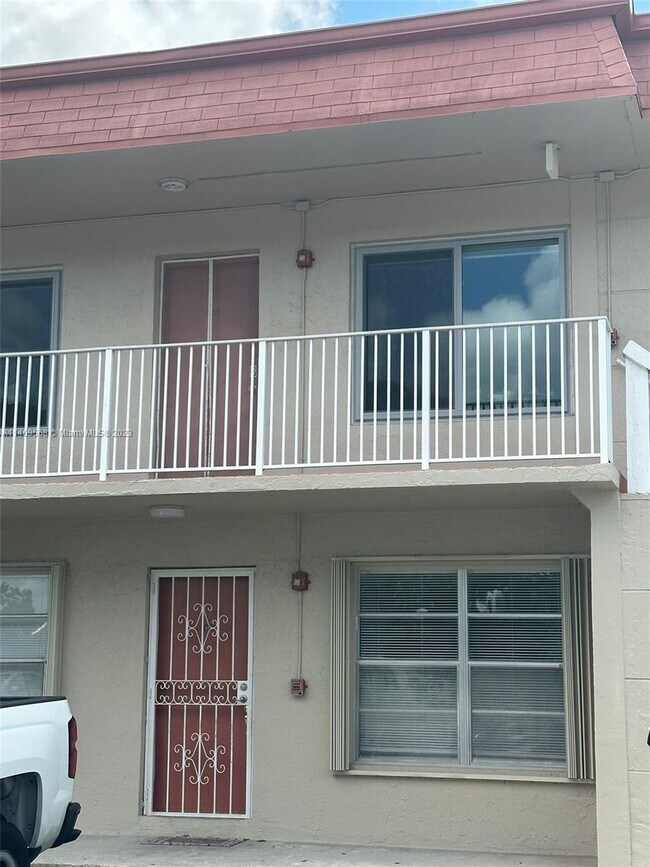 Building Photo - 12850 SW 43rd Dr