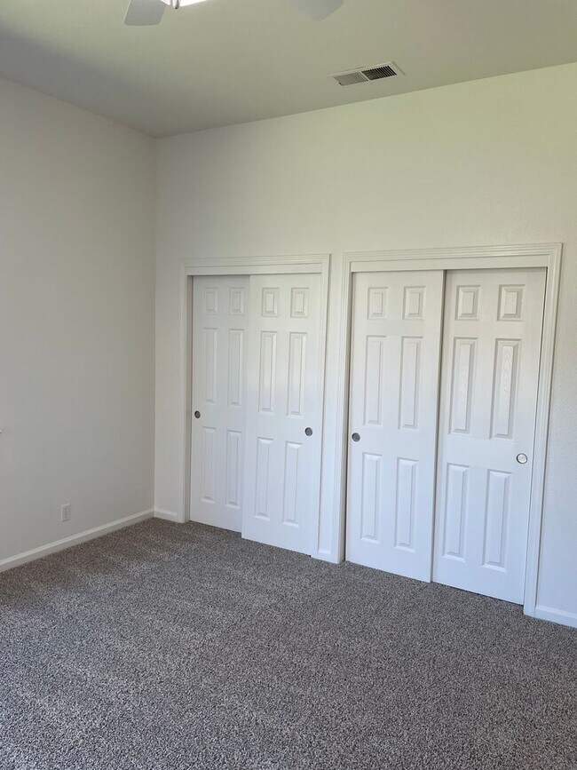 Foto del edificio - 3 Bedroom, 2 Bathroom House with a 2-Car Garage