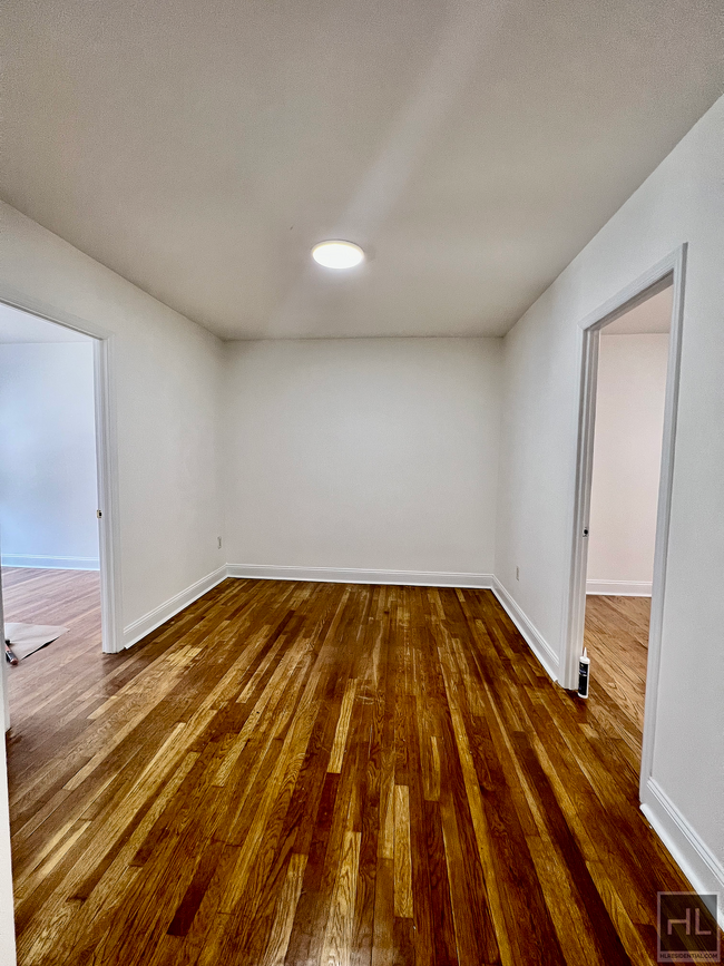 Foto del edificio - Renovated 2 Bed/Flex 3 Duplex With Private...