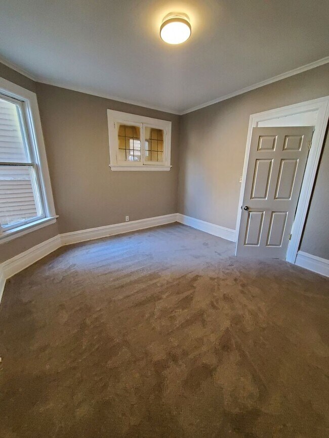 Foto del edificio - 2458-2460 W Juneau Ave.