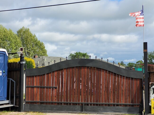 Foto del edificio - 2293 W Hearn Ave