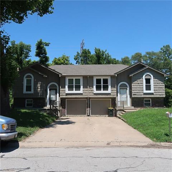 5929 NW Creekview Dr, Kansas City, MO 64152 Townhome Rentals in