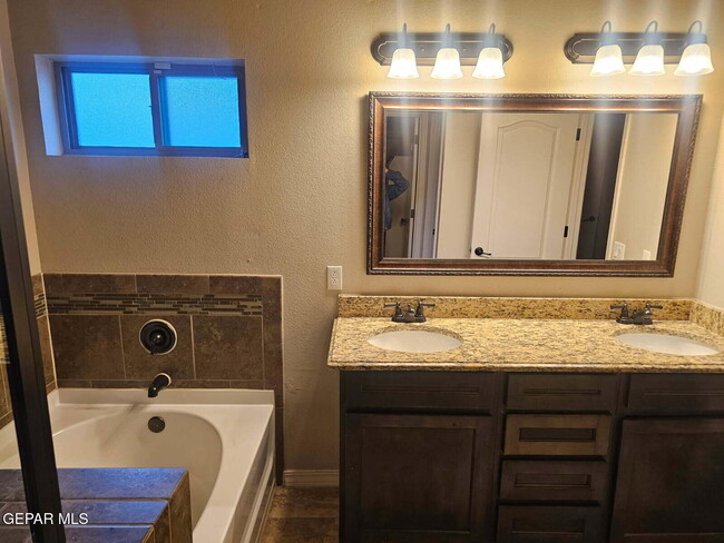 Building Photo - 14837 Hunters Grove Ave