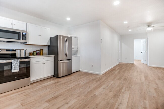 Building Photo - 905 W Abram St