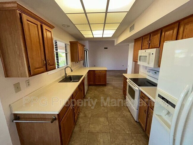 Building Photo - 18407 N 137th Dr