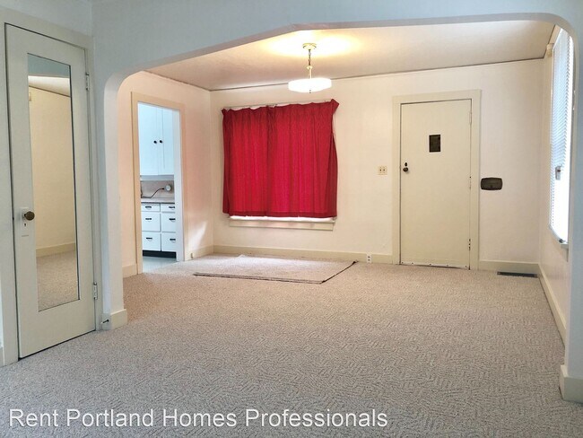 Building Photo - 2 br, 1 bath House - 1213 SE Reynolds Street