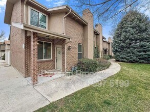 Building Photo - 8758 Oak Park Cir