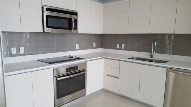 Foto del edificio - 4250 Biscayne Blvd