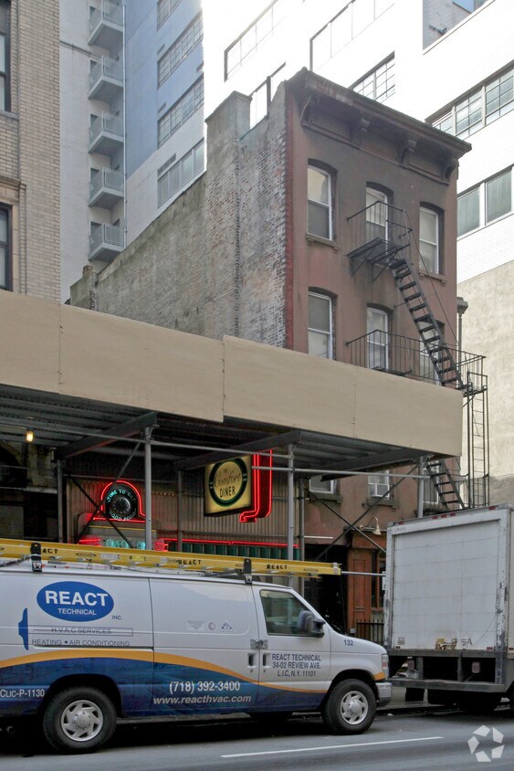 Foto del edificio - 212 E 45th St