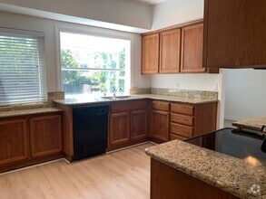 Building Photo - 6560 Skyview Dr