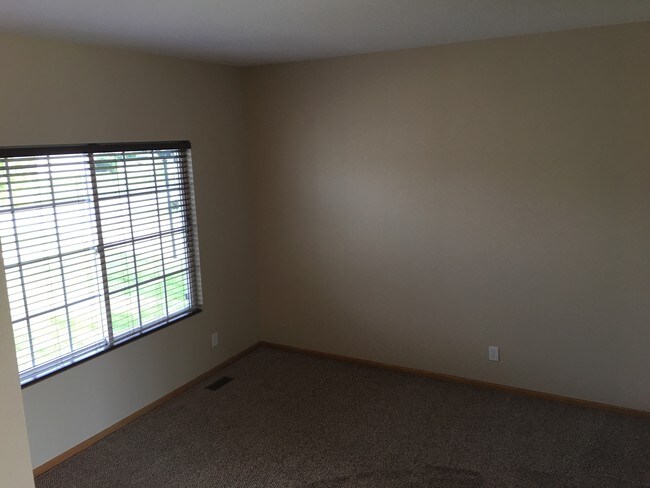 Living room - 580 SE Westgate Dr