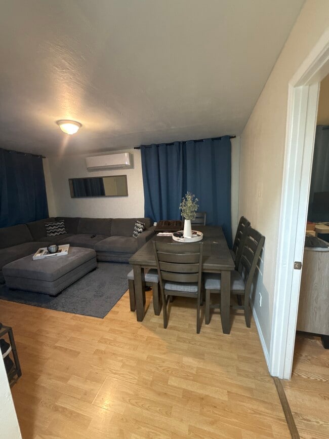 Foto del edificio - 7324 Milton Ave